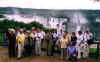 reisegruppevorWasserfall.JPG (76384 Byte)